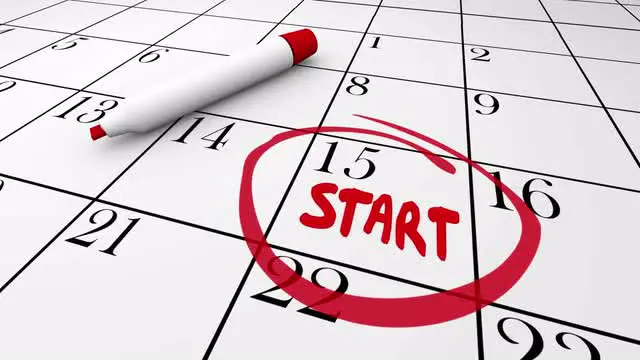 A calendar with a date highlighted to signify the beginning of collecting social security